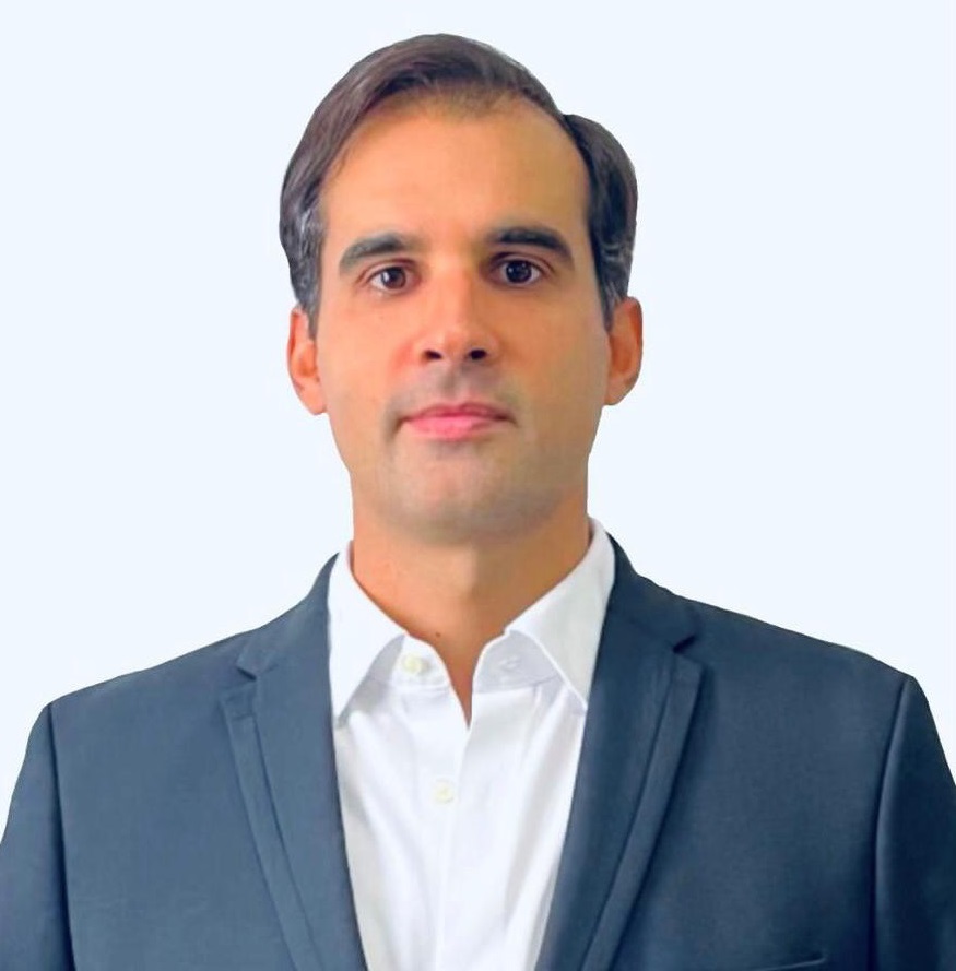 Loan Officer Oscar Moreau